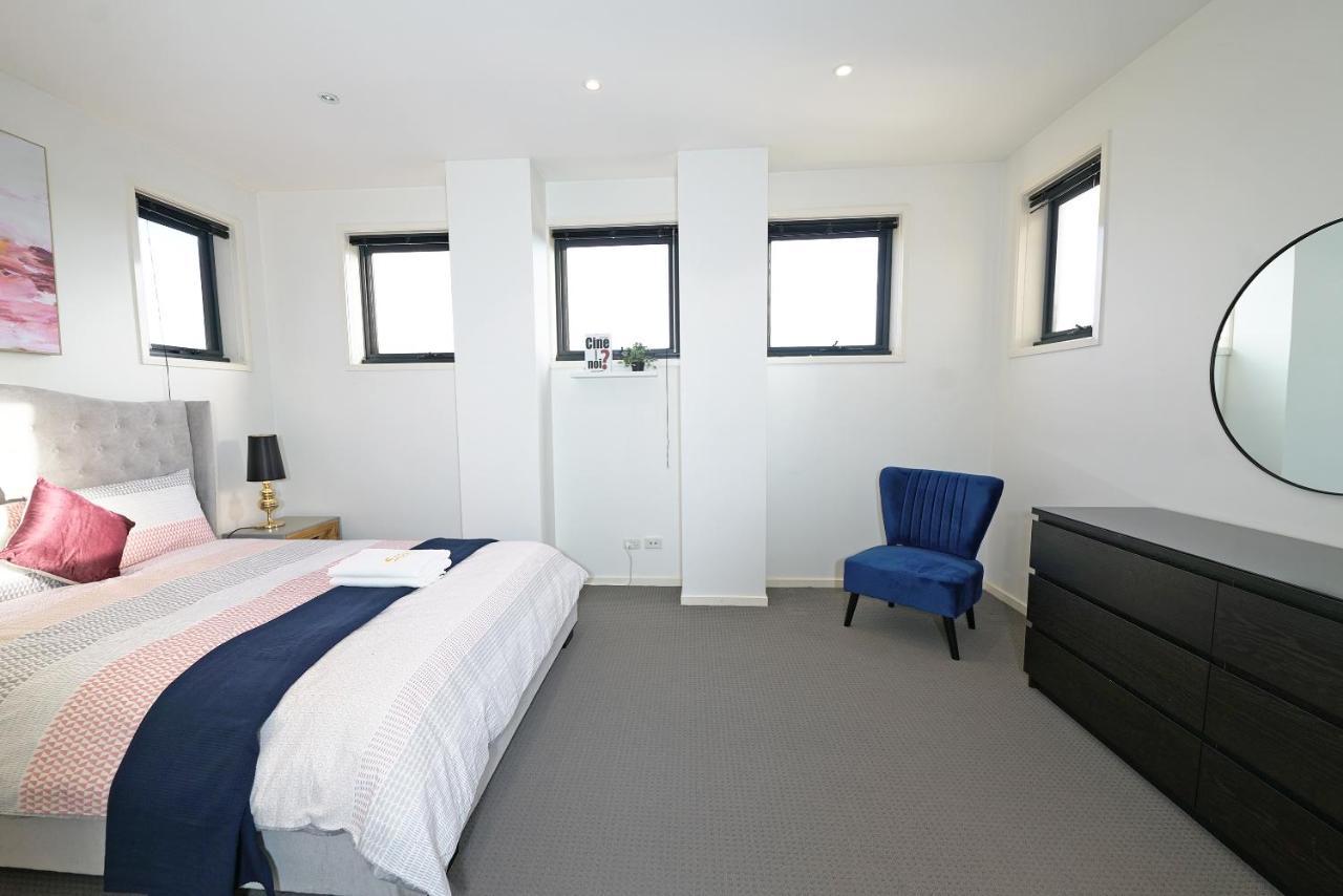 Luxury 7Brm Entire House Lakeview Blackswans Wifi Bbq Resort Point Cook Exterior foto