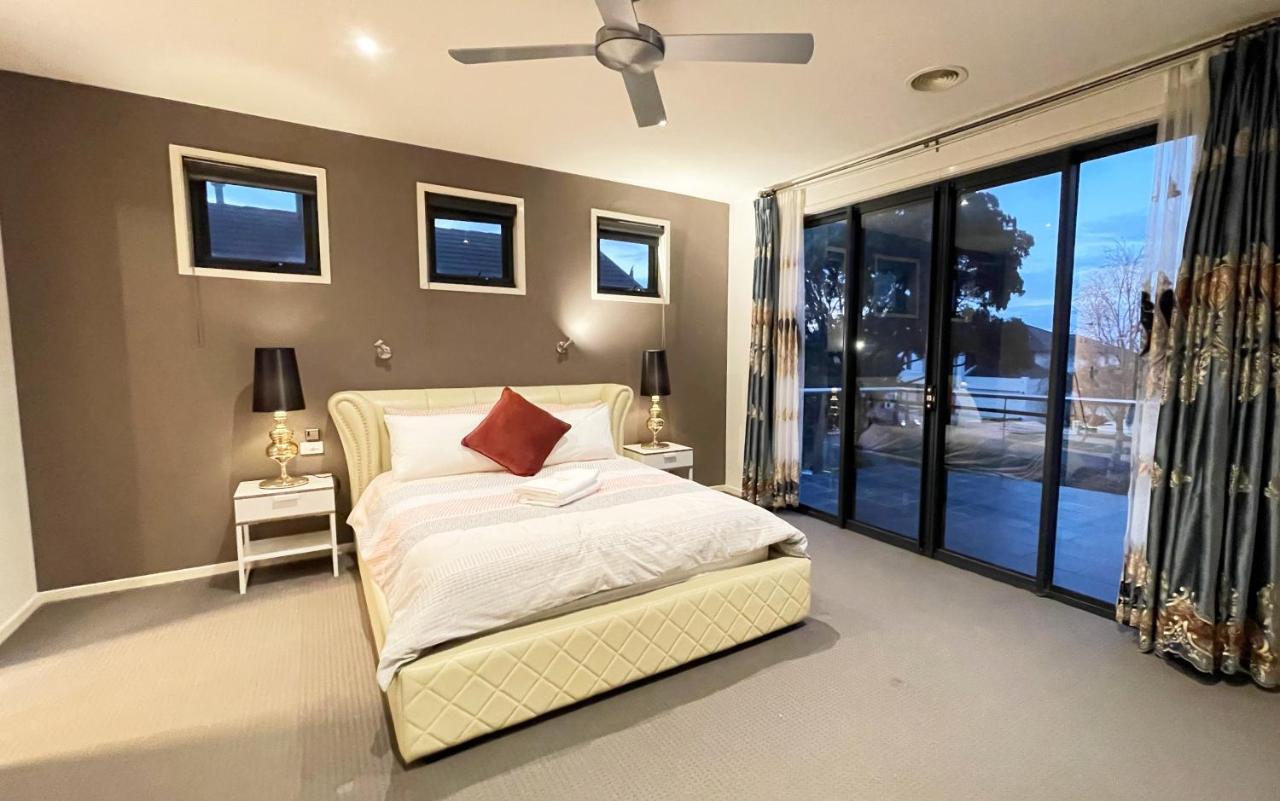 Luxury 7Brm Entire House Lakeview Blackswans Wifi Bbq Resort Point Cook Exterior foto